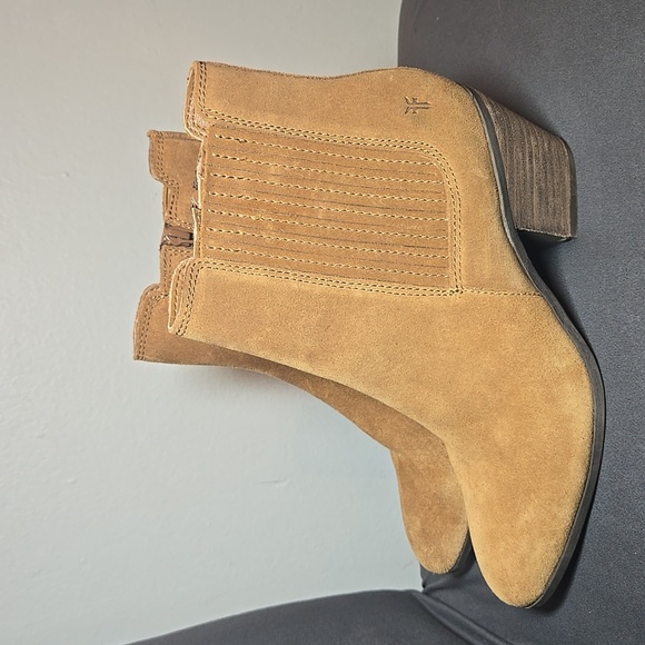 Frye Sandra Chelsea Boots - Suede Ankle Boots In Chestnut NWOB - Picture 4 of 12